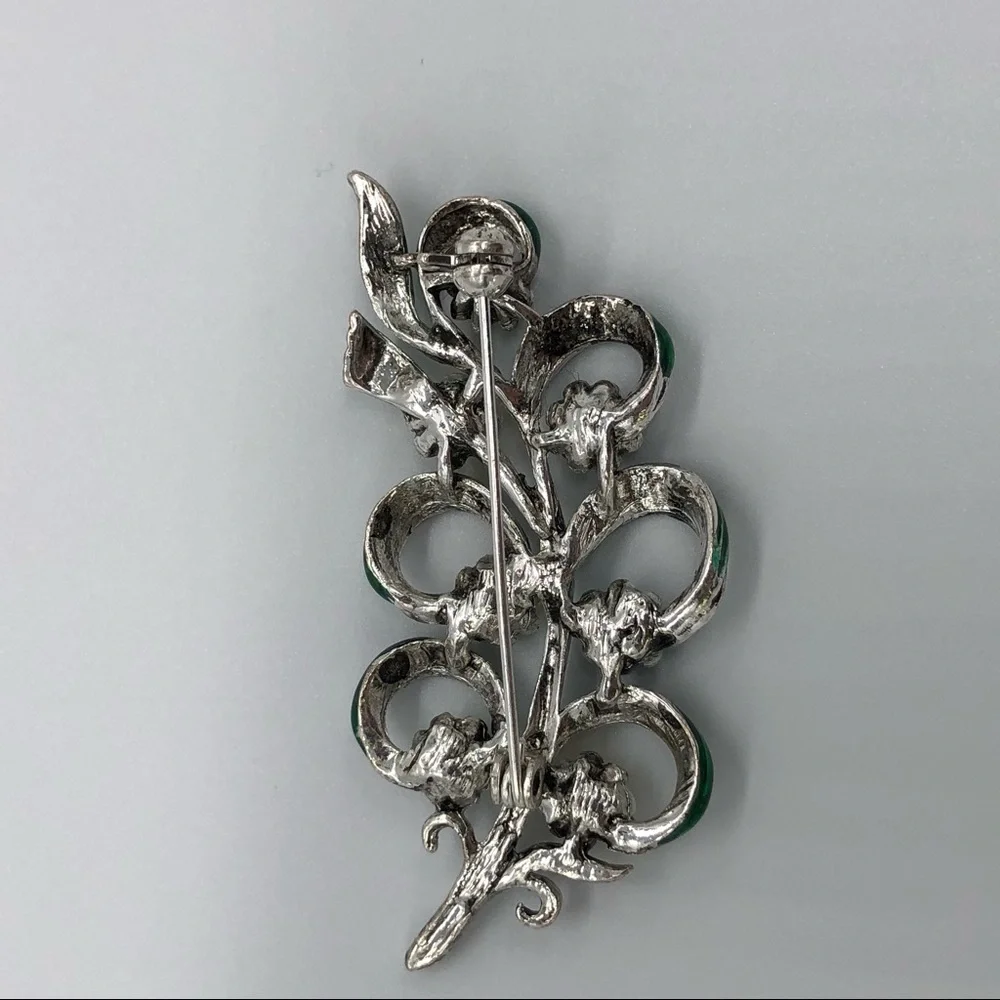 **FREE W/PURCHASE  Vintage Enamel Rhinestone Brooch‎ Pin Silver Leaf